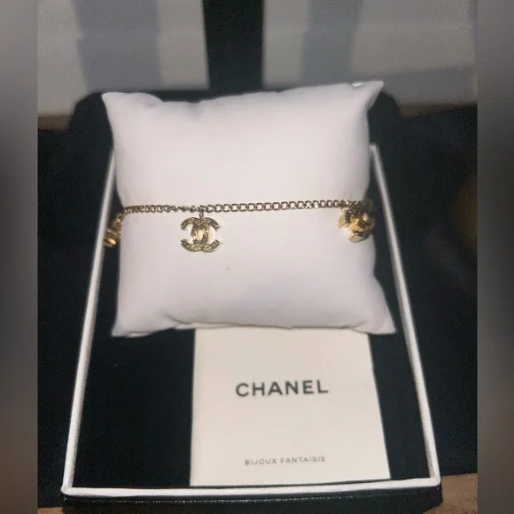 /traded/Chanel Matelasse CC Charm Bracelet in Gold Tone - Picture 6 of 16